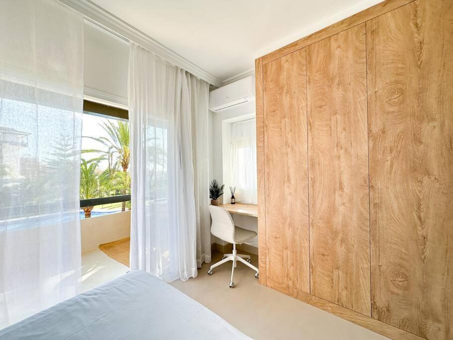 In Private Urbanization Next To The Sea Apartamento